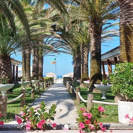 Apartment Design On The Beach Lido di Camaiore